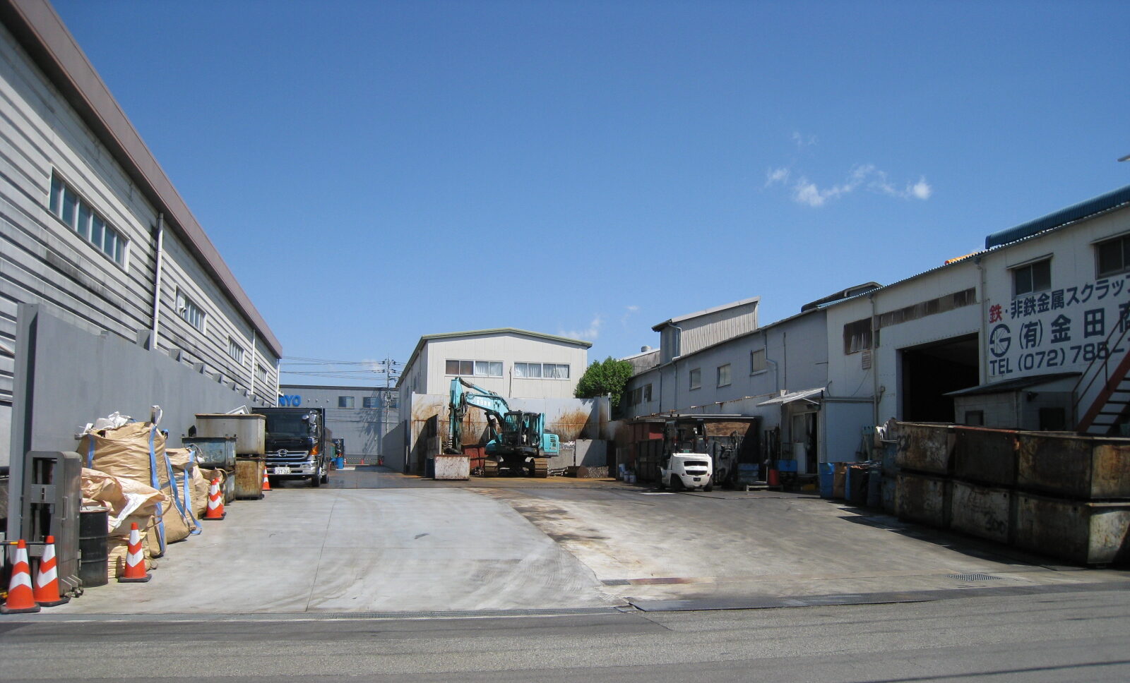 Bヤード・Cヤード　（接道　間口幅　15.7m　前面道路幅　6.5m）
