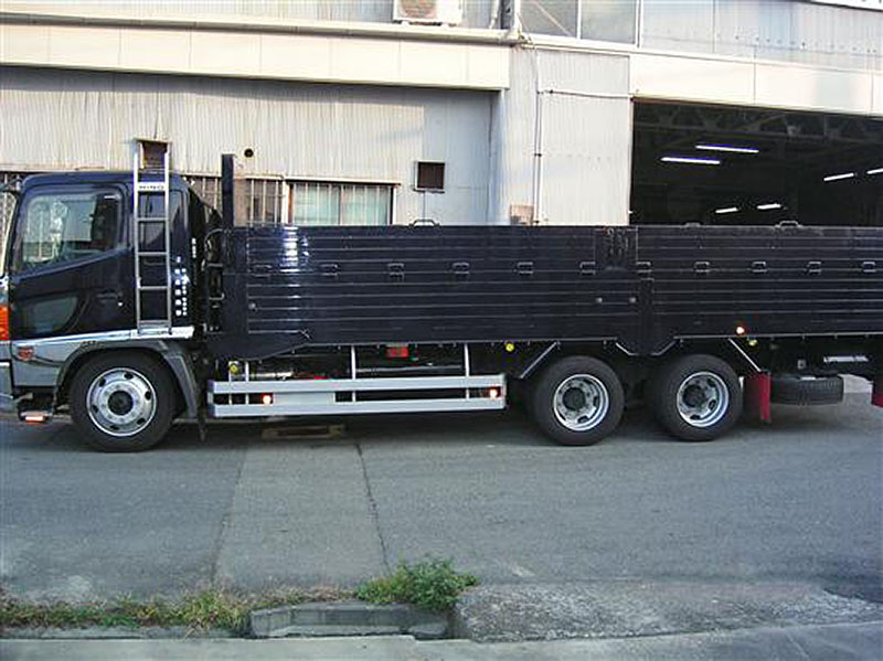 ▲10tトラック (最大積載量:10,300kg)